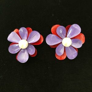 BNWT fashion flower stud earrings